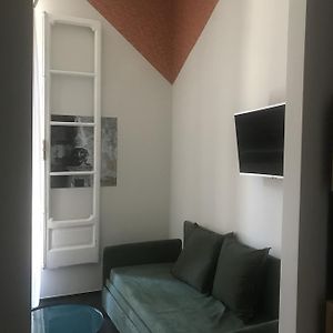 Camera tripla deluxe
